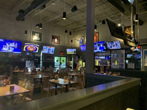 buffalo wild wings fort wayne|buffalo wild wings dupont.